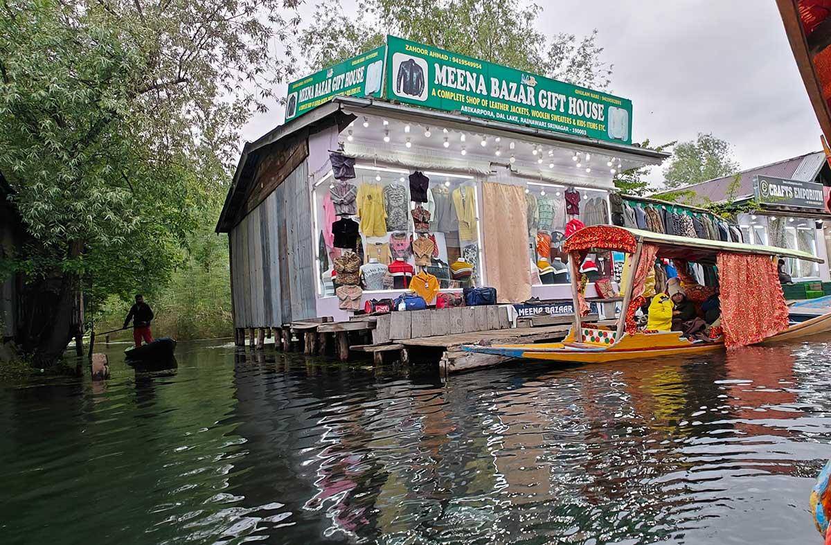 Floating Market In Dal Lake (Meena bazar)
